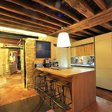 Beautiful Apartment In Historical Marais Paris Exterior photo